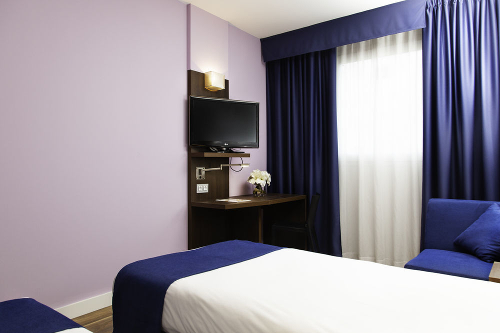 Hotel Olympia Universidades Валенсія Екстер'єр фото